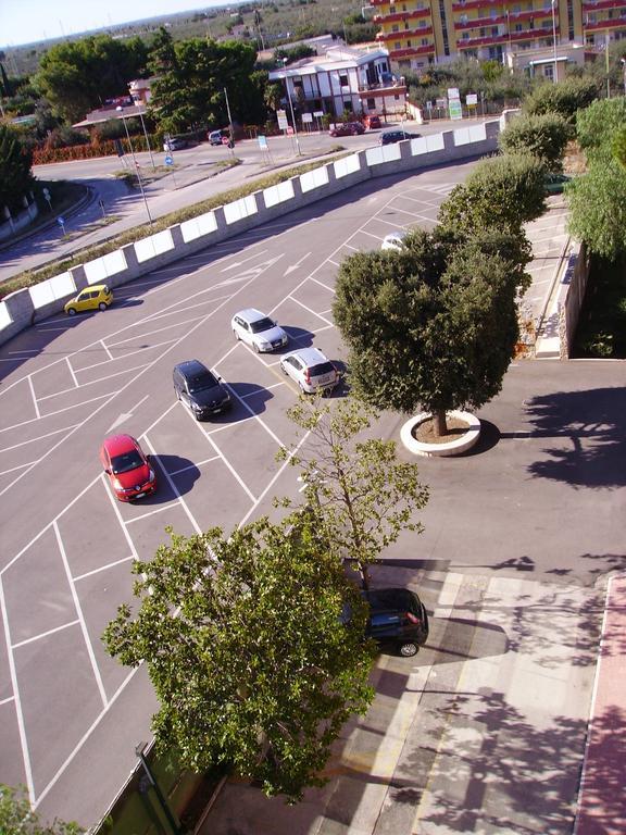 Garden Hotel Molfetta Buitenkant foto
