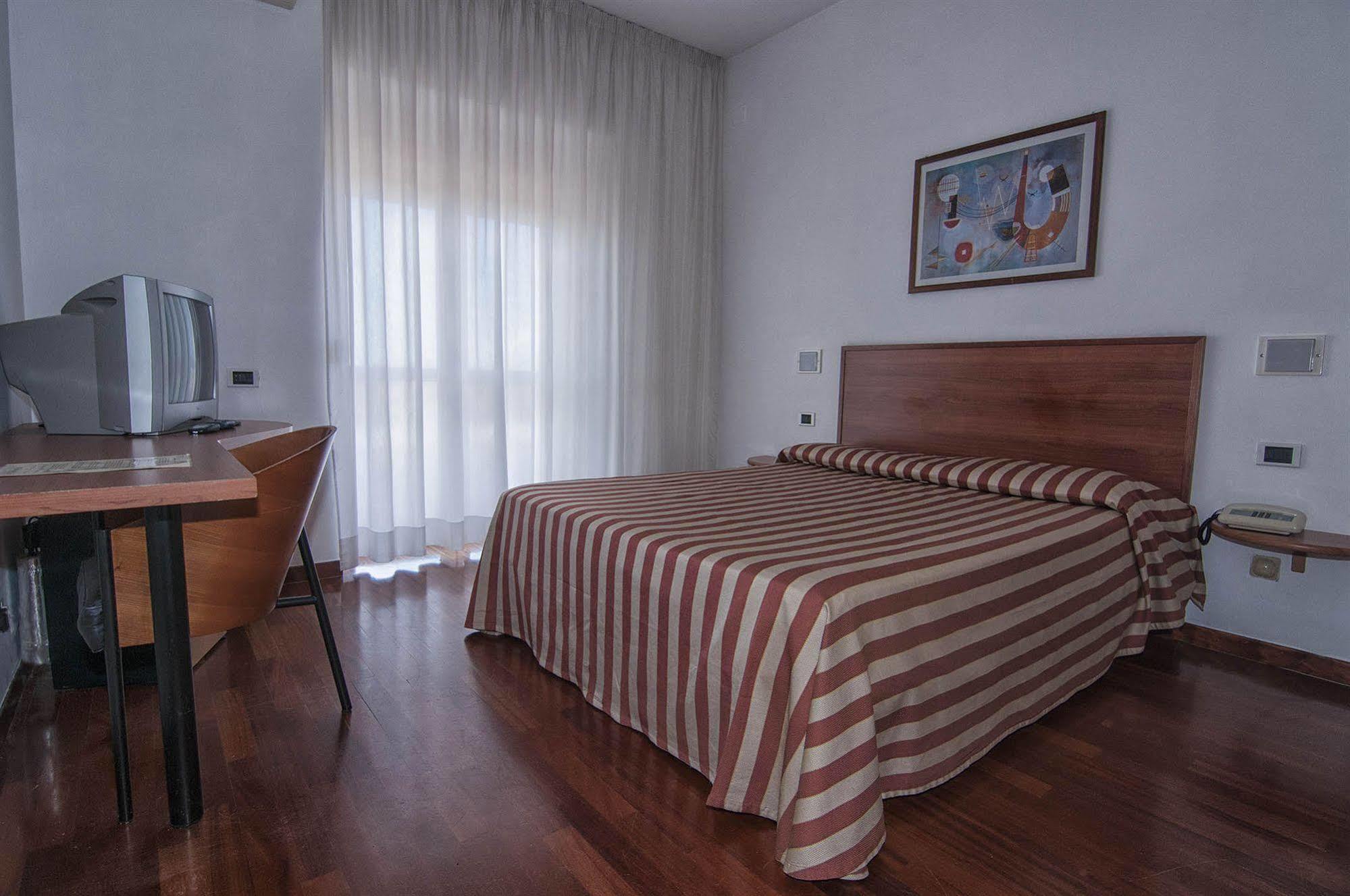 Garden Hotel Molfetta Buitenkant foto