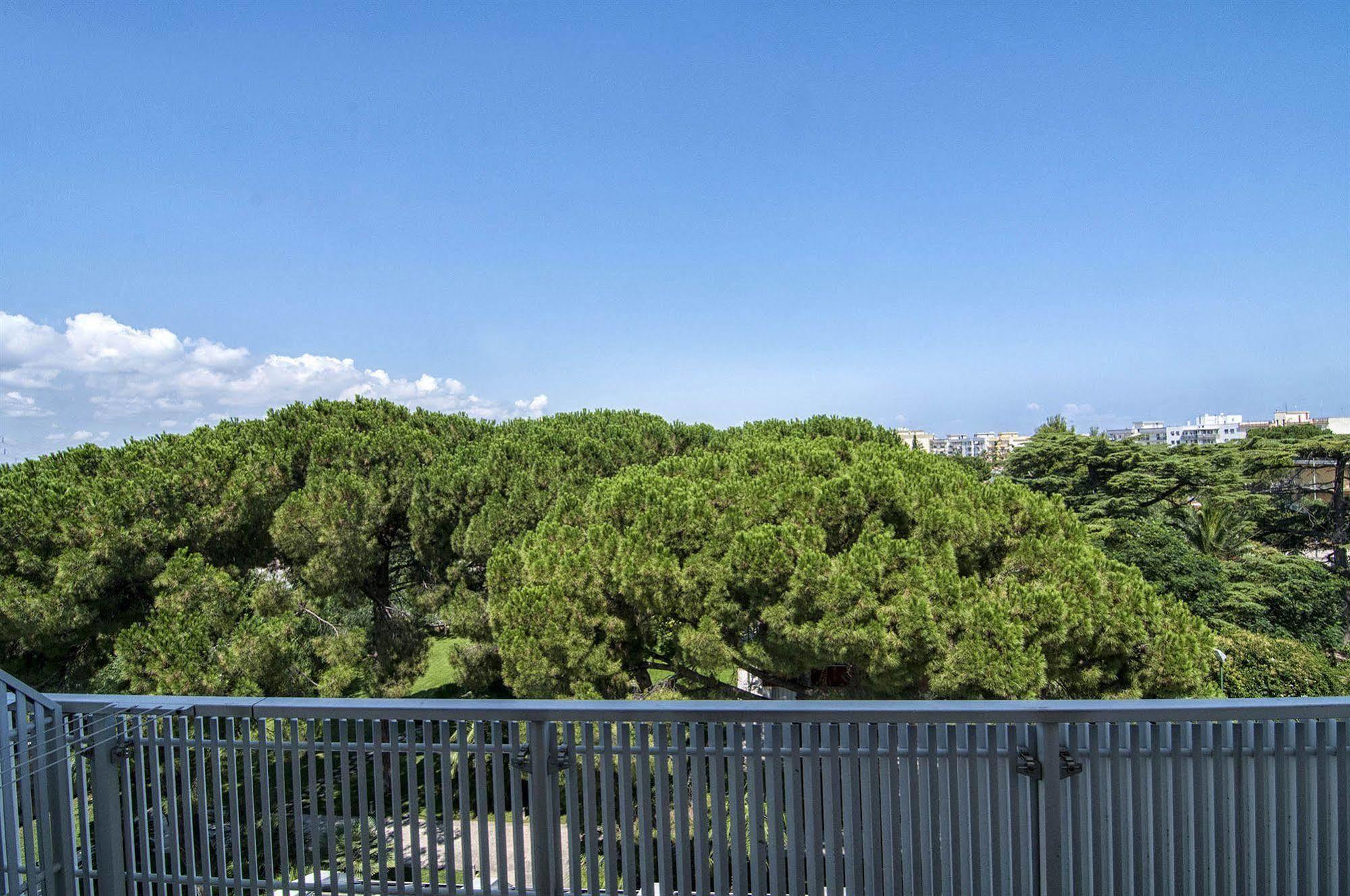 Garden Hotel Molfetta Buitenkant foto