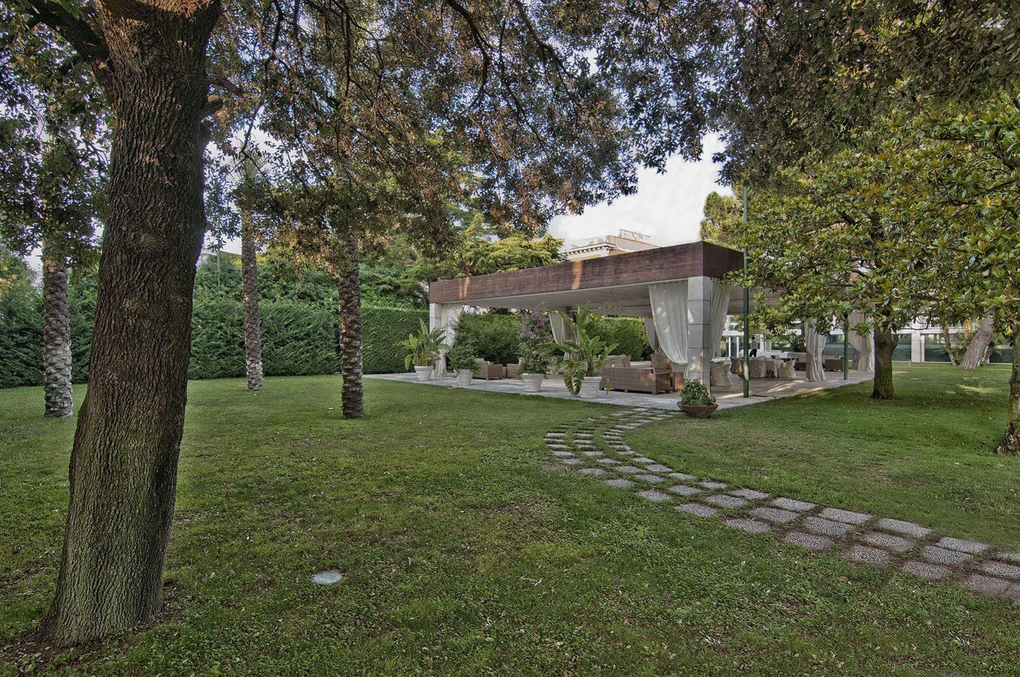 Garden Hotel Molfetta Buitenkant foto